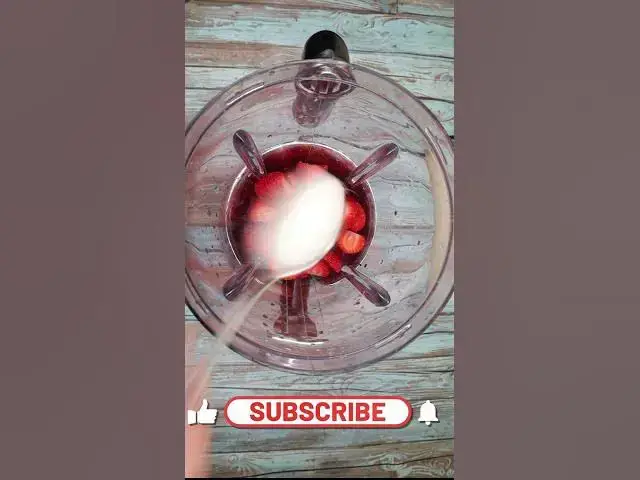 'Video thumbnail for #shorts DELICIOS SI RAPID! Smoothie de iaurt cu capsuni ππ Casuta Laurei'