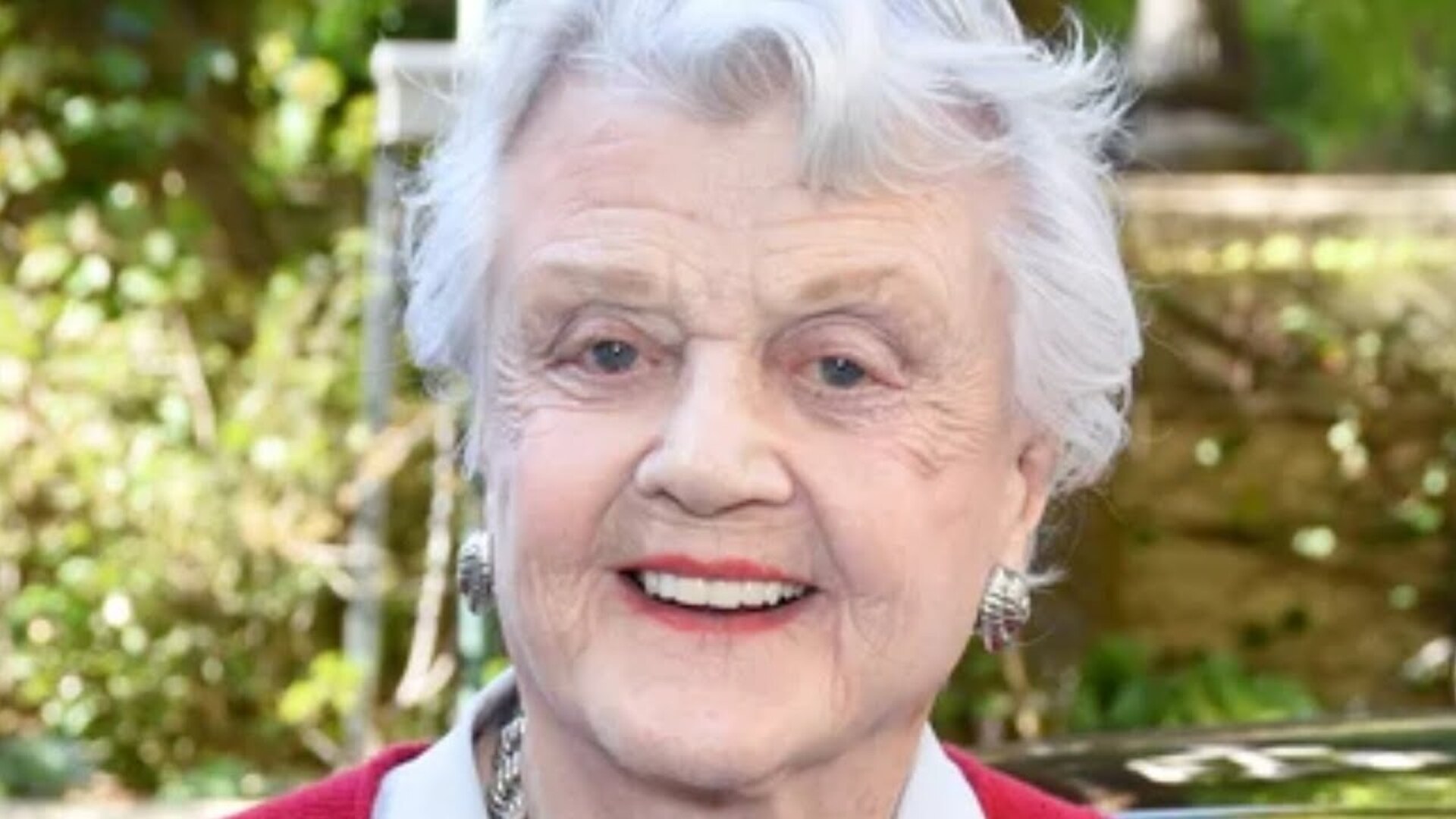 Video thumbnail for A Look At Angela Lansbury's Life And Career Through The Years