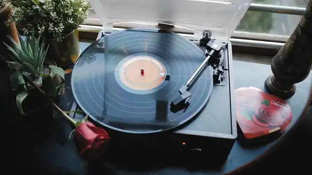 Video thumbnail for Radio ad alta risoluzione: il futuro dell'ascolto