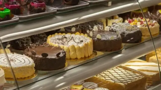 Video thumbnail for The Grocery Stores You Should & Shouldn't Buy Cakes From