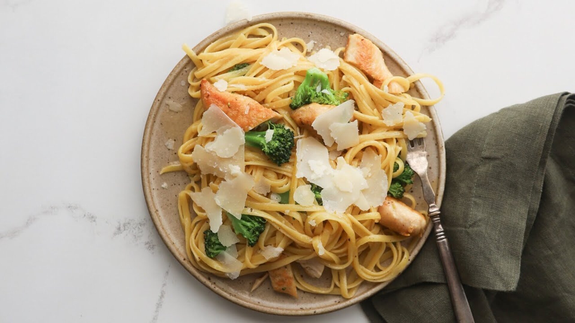 Video thumbnail for Chicken And Broccoli Linguine Recipe