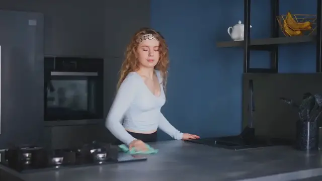 Video thumbnail for Inside_Jennifer_Garner_s_Treehouse_Kitch