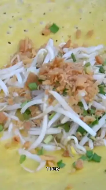 Video thumbnail for stuffed thai omelet recipe