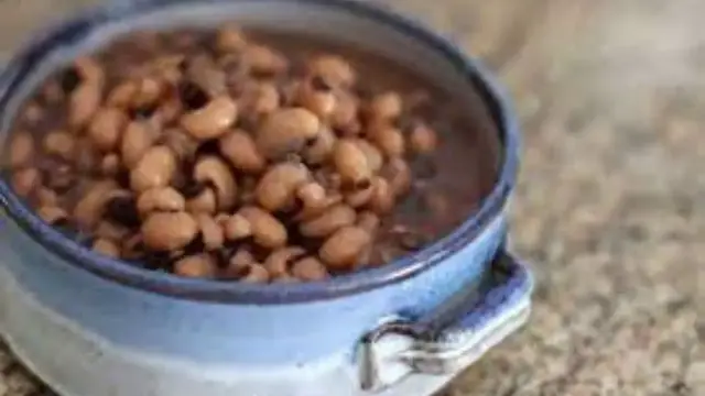 Video thumbnail for Black eyed peas Crockpot recipe: video blog