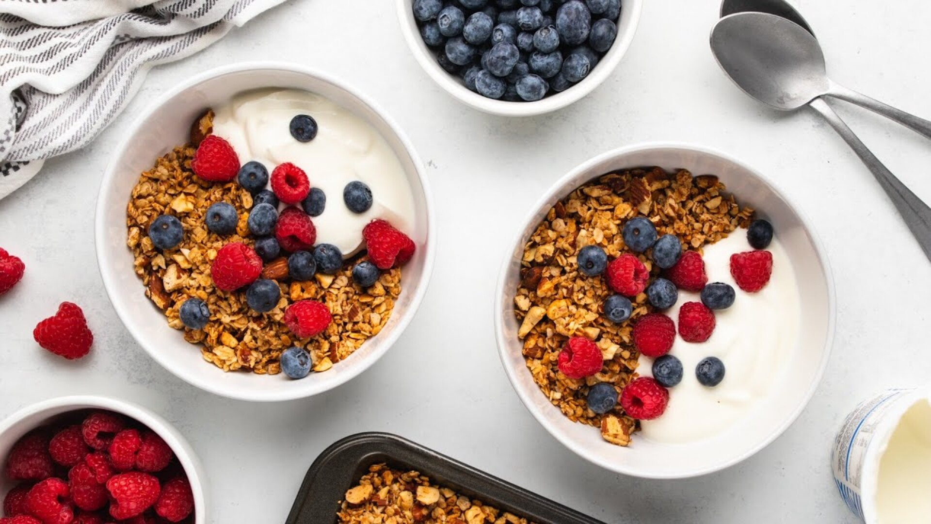 Video thumbnail for Crunchy Vanilla Nut Granola Recipe