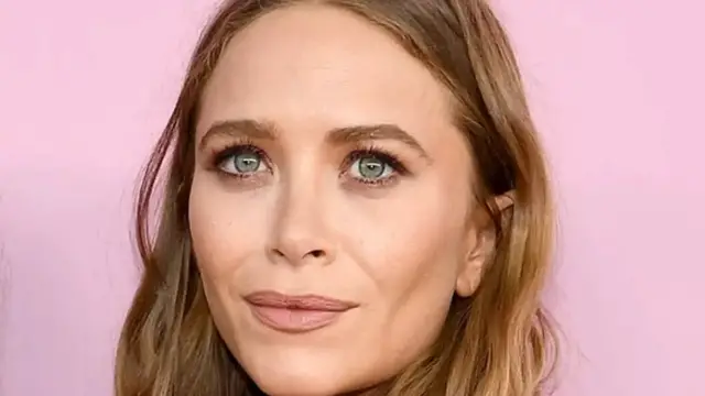 'Video thumbnail for Mary-Kate Olsen's Transformation Is Seriously Turning Heads'