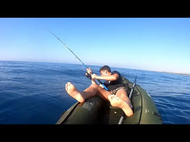 Video thumbnail for DRAGGED AROUND BY A BIG FISH !