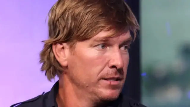 Video thumbnail for Awkward Fixer Upper Moments That Were Caught On Camera