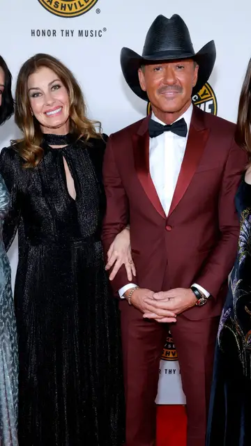 Video thumbnail for Faith Hill's Daughters Are All Grown Up & Turning Heads In Rare Red Carpet Appearance