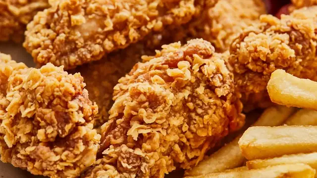 'Video thumbnail for 7 Fried Chicken Chains Chefs Actually Eat At'