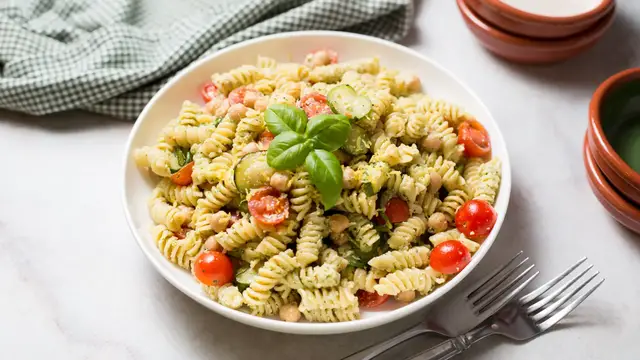 Video thumbnail for Lemon Herb Pasta Salad Recipe