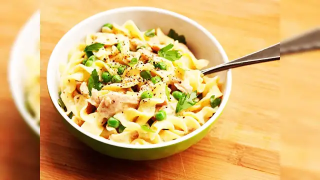 Video thumbnail for Easy Peasy Tuna Noodle Casserole