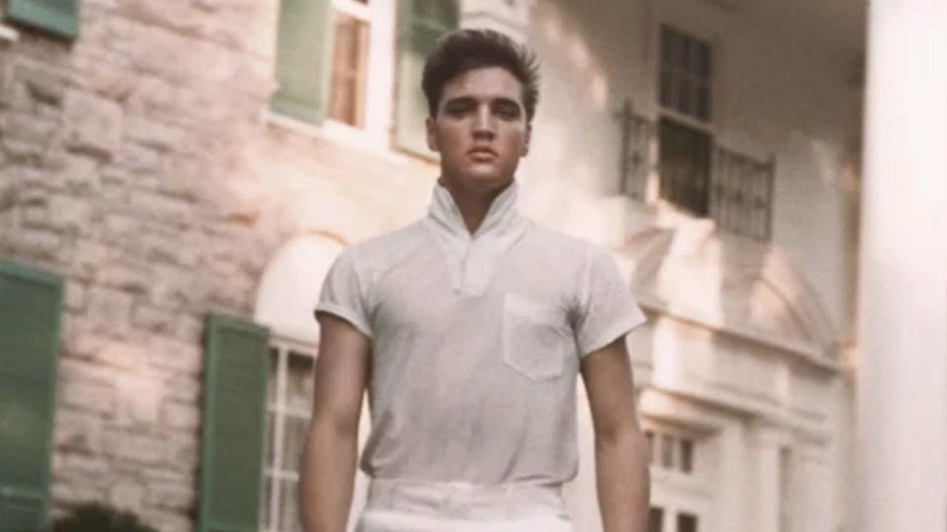 Video thumbnail for Why The Public Isn't Allowed Upstairs At Graceland