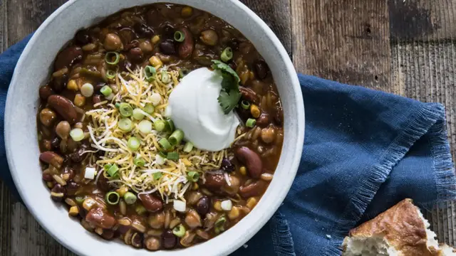 Video thumbnail for Forget Ground Beef: Throw This Tender Meat In Your Chili Instead