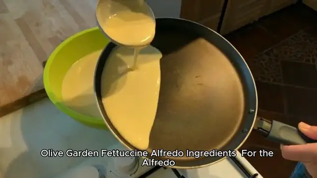 Video thumbnail for Olive Garden Fettuccine Alfredo