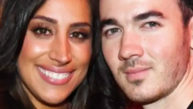 Video thumbnail for Celeb Couples Who Sleep In Different Rooms