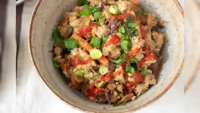 'Video thumbnail for Quick & Healthy Cauliflower Rice Stir-Fry '