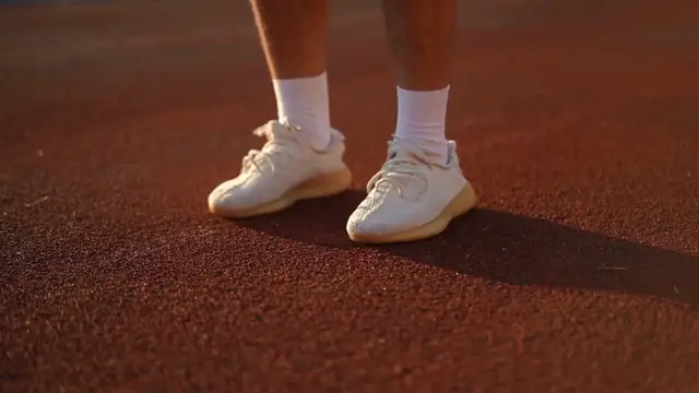 Video thumbnail for Discover New Contrast Cuff, Heel & Toe Socks – Fresh Colors, Maximum Style!