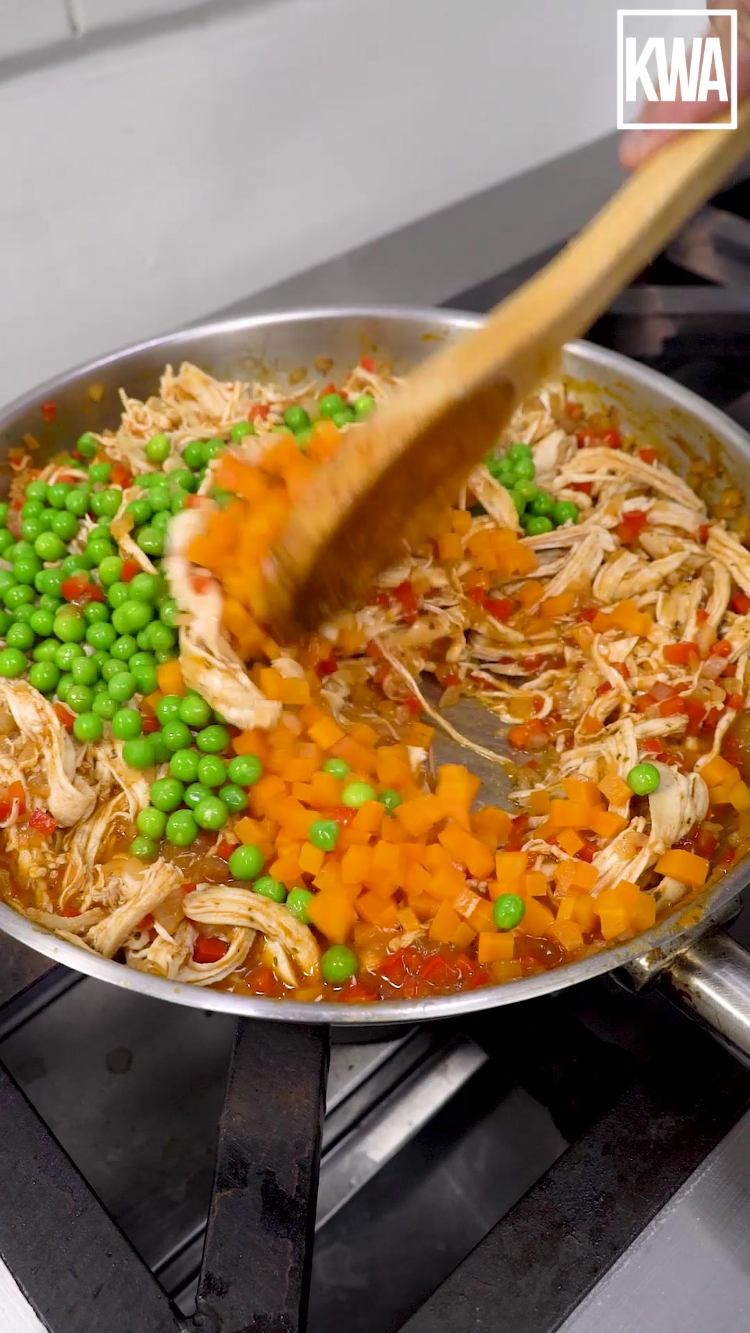 Video thumbnail for Empanadas de Pollo Tradicionales