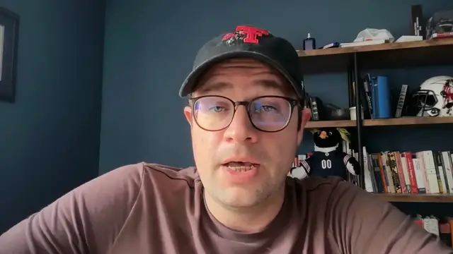Video thumbnail for Chicago Bears: DJ Moore replacement option emerges before free agency