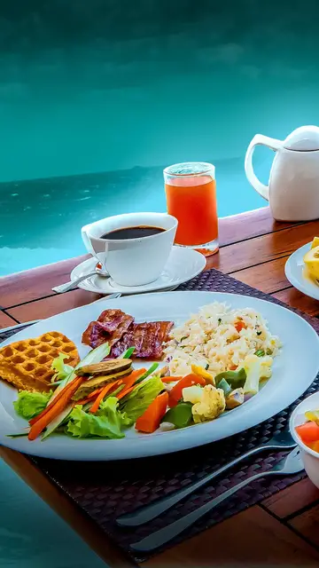 Video thumbnail for Experts Say You Should Skip These Cruise Foods