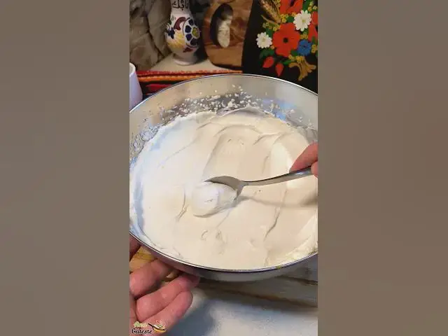 'Video thumbnail for Rețetă rapidă de cremă cu mascarpone și frișcă pentru tort sau prăjituri'