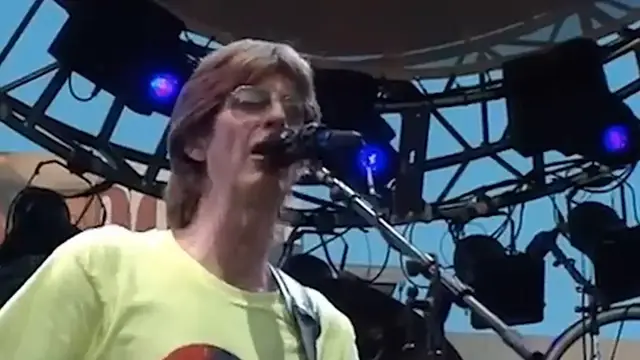 Video thumbnail for Phil Lesh, Grateful Dead co-founder and bassist, dead at 84