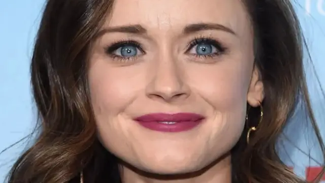 Video thumbnail for What The Cast Of Gilmore Girls Are Doing Today