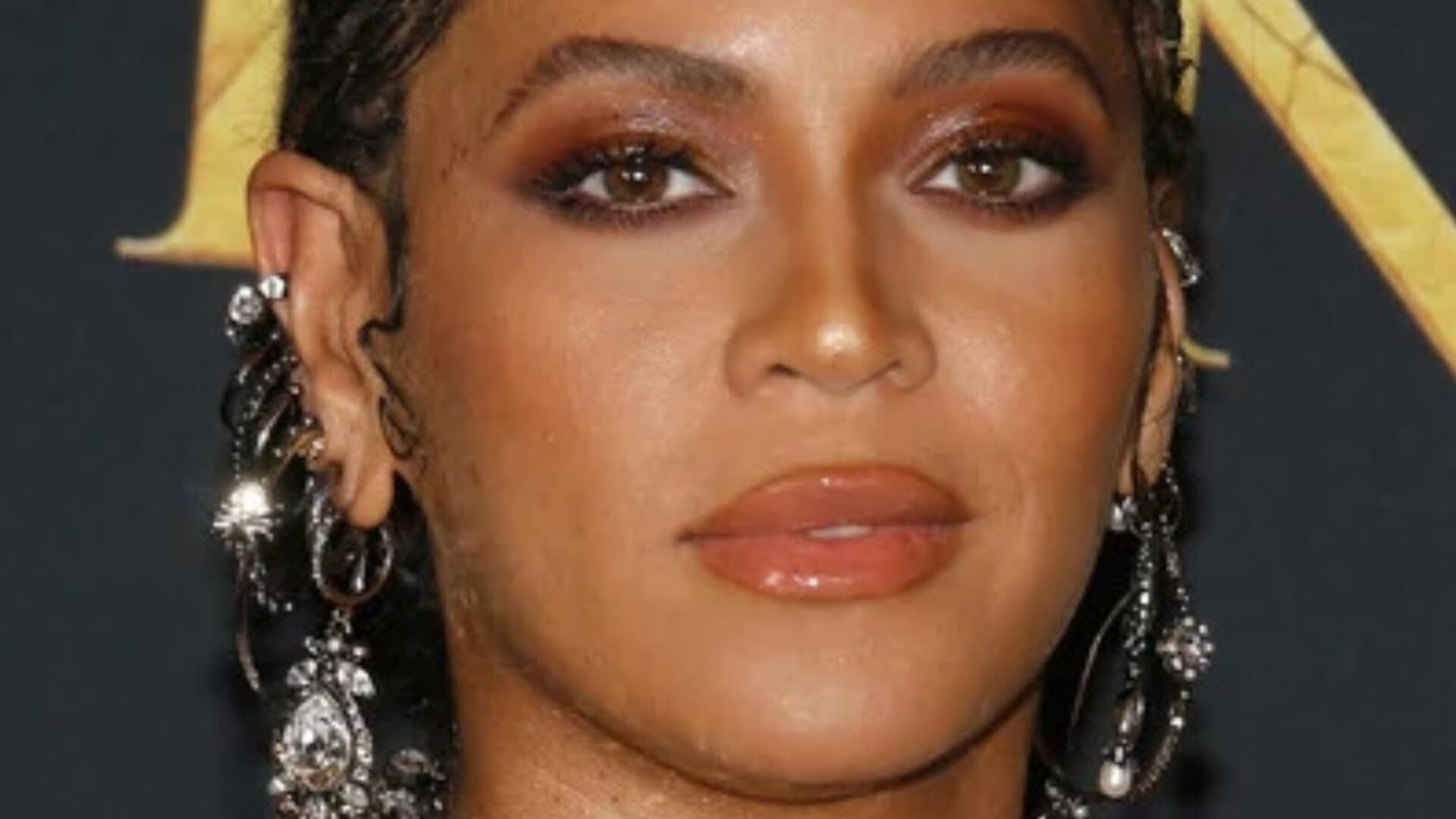 Video thumbnail for Celebs Who Treat Their Employees Like Trash