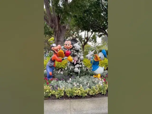 Video thumbnail for Mickey & Friends Decorating Downtown Disney District!