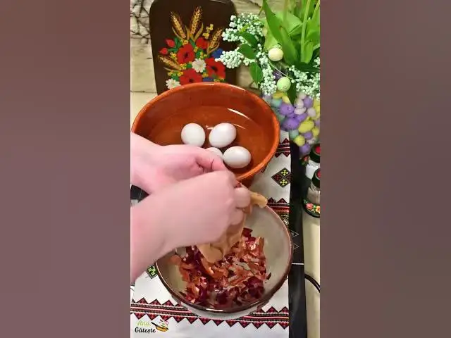 'Video thumbnail for Ouă marmorate cu varza și foi de ceapă'