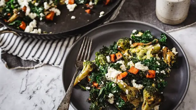 'Video thumbnail for Hearty Winter Vegetable Egg Scramble Recipe'