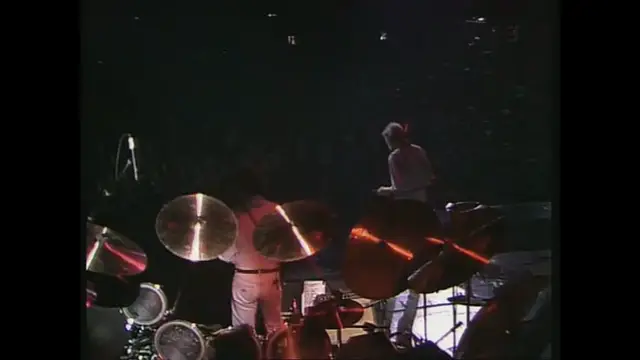 Video thumbnail for Serge Gainsbourg - Harley Davidson - Casino de Paris - 1985