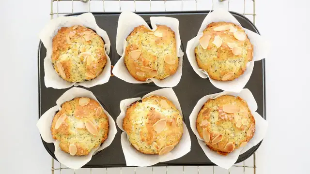 Video thumbnail for Poppy seed almond cookies: video blog