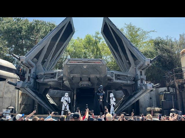 Video thumbnail for Darth Vader Arrives at Star Wars: Galaxy’s Edge