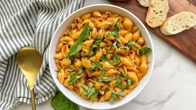 'Video thumbnail for Veganized Gigi Hadid Pasta Recipe'