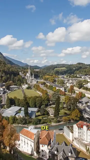 Video thumbnail for Las Apariciones de Lourdes: El Milagro que Transformó el Catolicismo