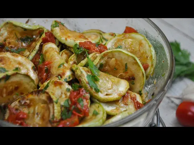 'Video thumbnail for Salata de dovlecel cu rosii si usturoi, simpla si savuroasaπ₯π₯π₯'