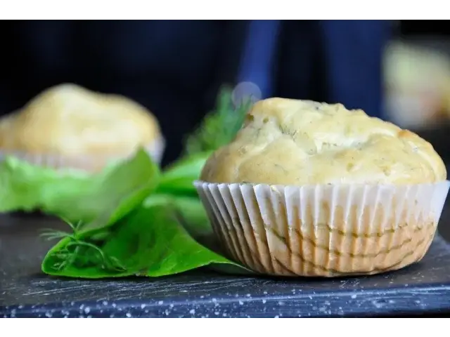 'Video thumbnail for Briose cu cascaval, delicioase de se "topesc" rapid din farfurie π Casuta Laurei'