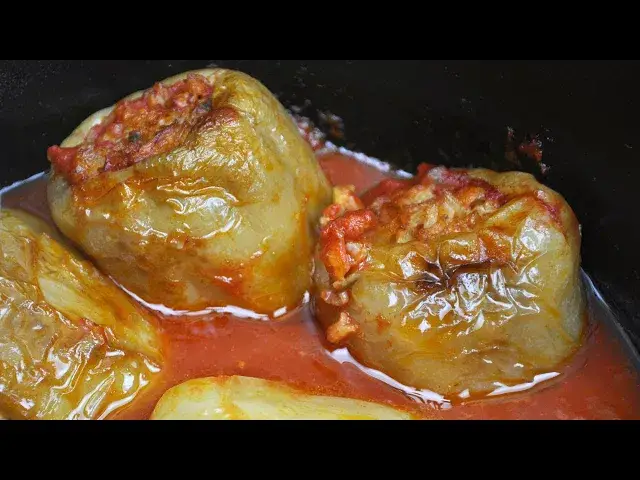 'Video thumbnail for Ardei umpluti cu orez si ciuperci, reteta lejera, de post'